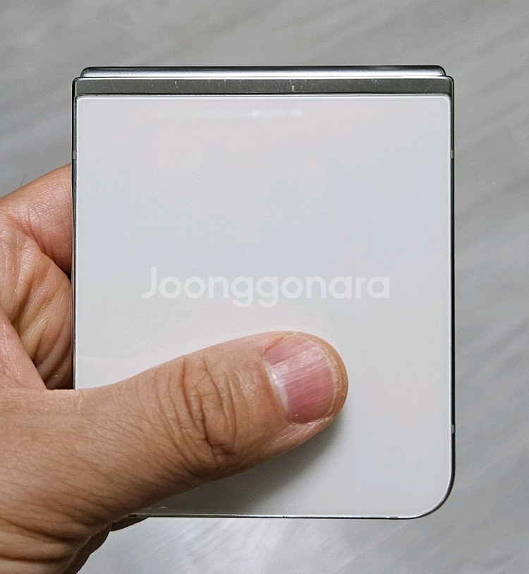 갤럭시 Z플립5 크림 512GB 부품용 싸게 팝니다.--2