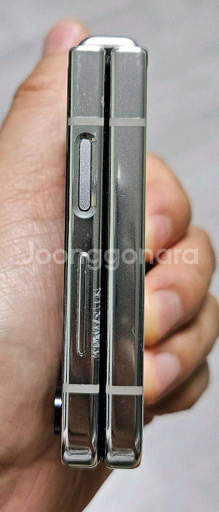 갤럭시 Z플립5 크림 512GB 부품용 싸게 팝니다.--5