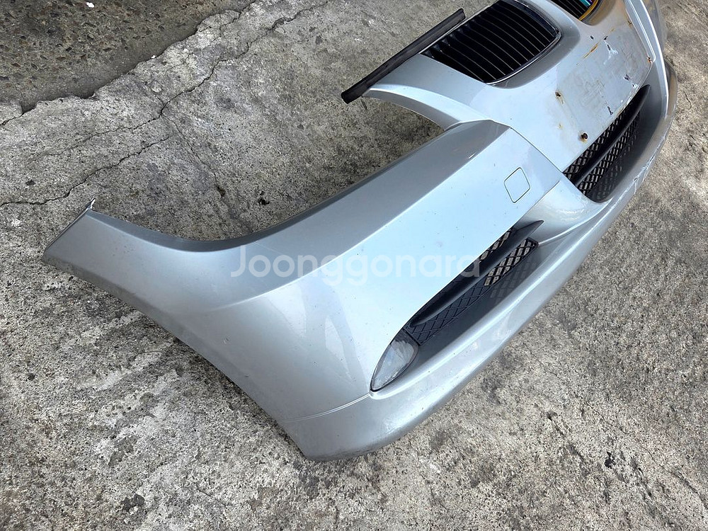 BMW E90 320i 앞범퍼 전기형 팝니다--1