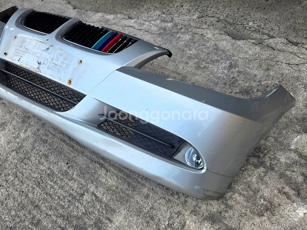 BMW E90 320i 앞범퍼 전기형 팝니다--2