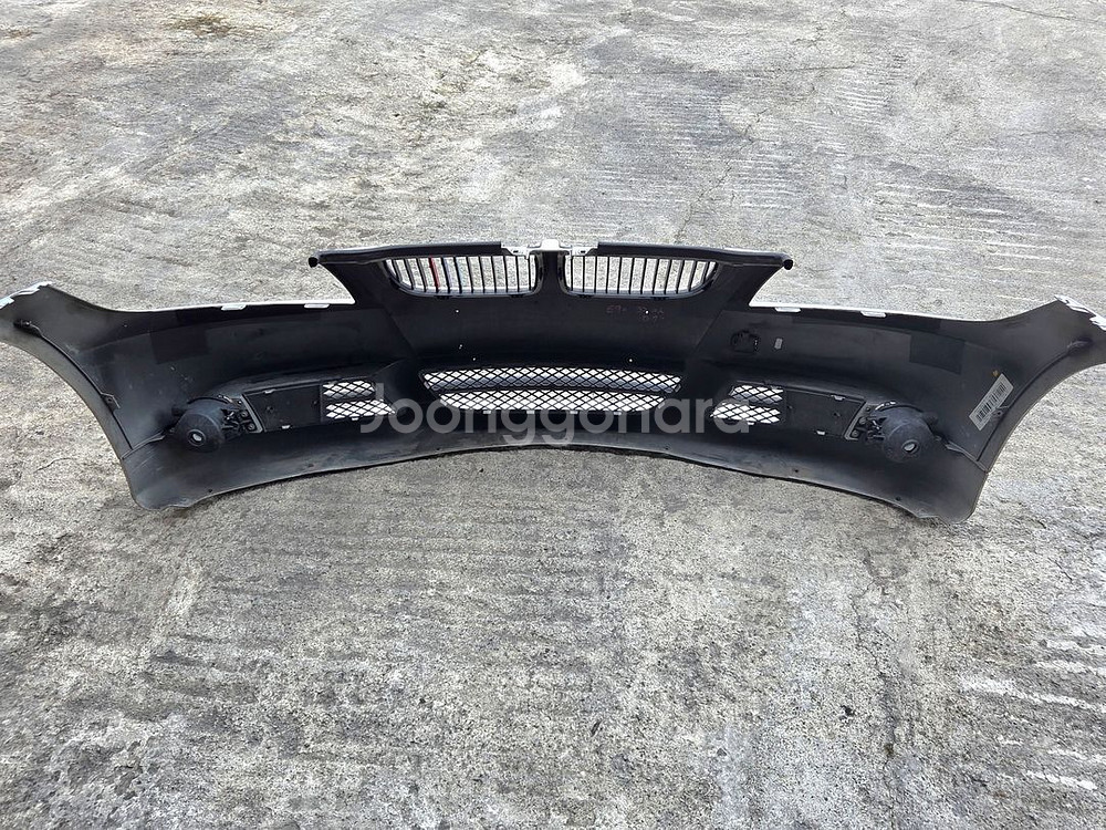 BMW E90 320i 앞범퍼 전기형 팝니다--3