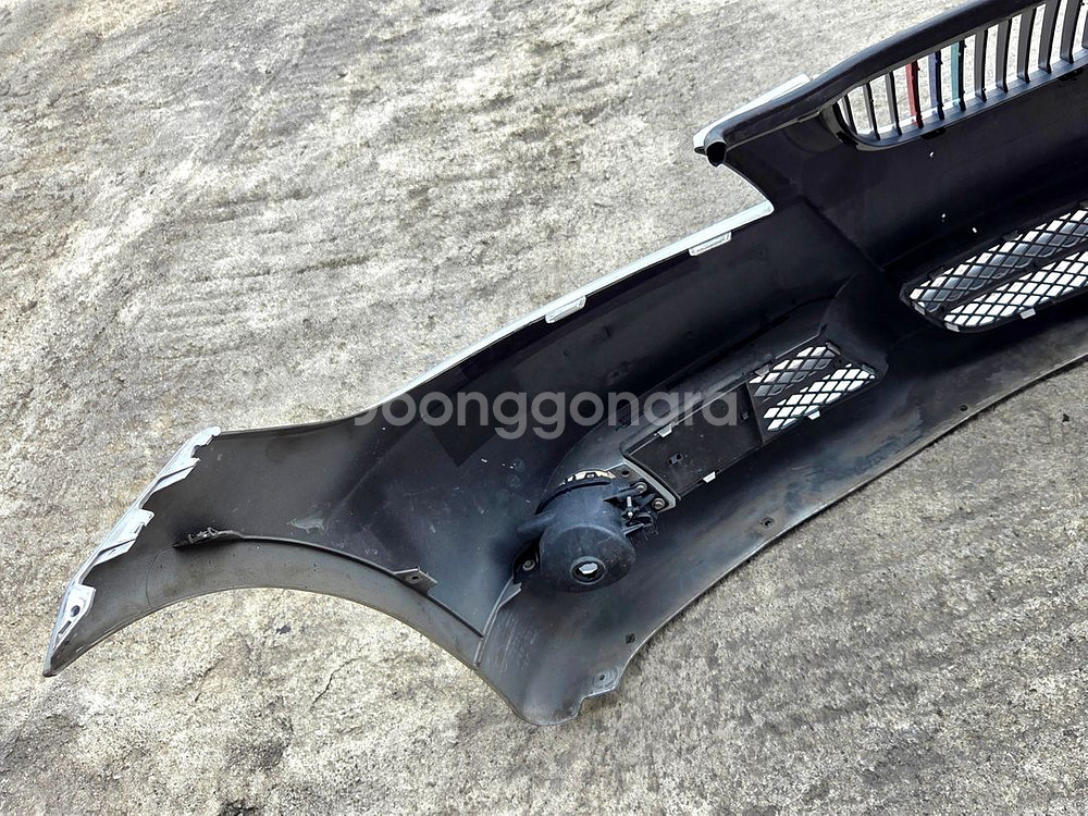 BMW E90 320i 앞범퍼 전기형 팝니다--4