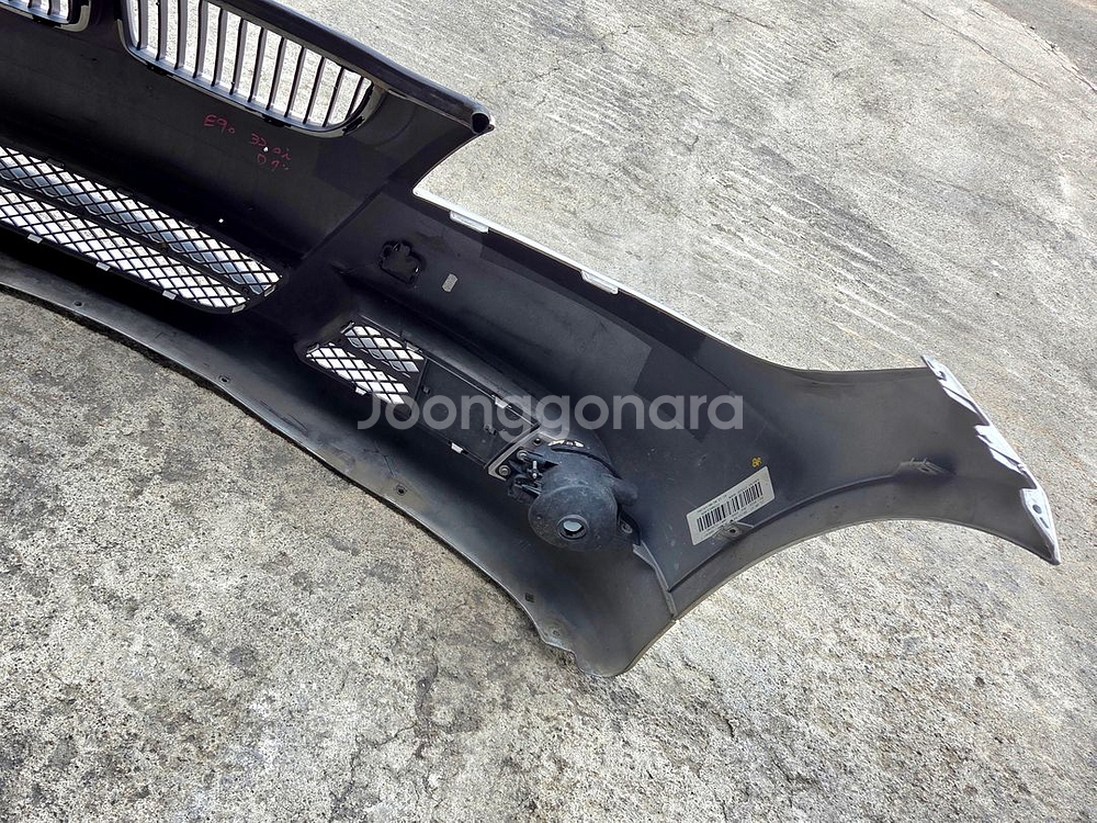 BMW E90 320i 앞범퍼 전기형 팝니다--5