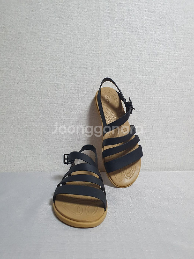 무료배송 230mm 크록스 샌들 툴룸 블랙 베이지 스트--0