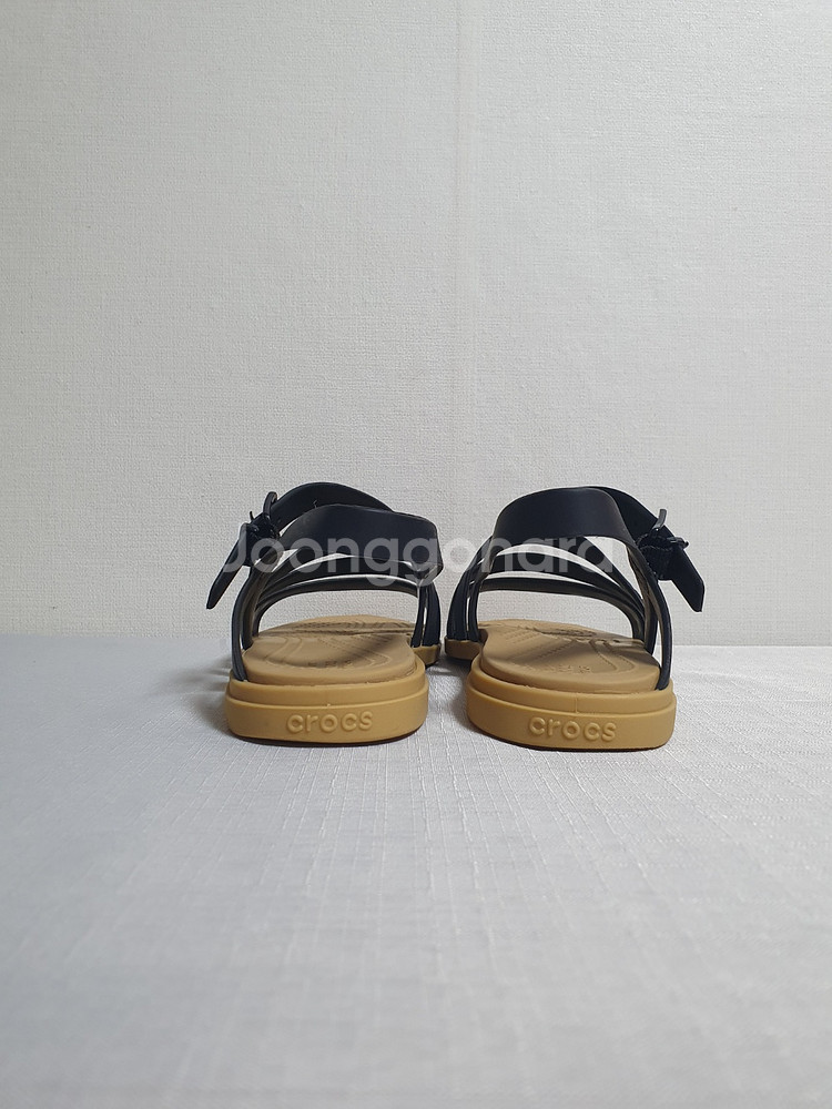 무료배송 230mm 크록스 샌들 툴룸 블랙 베이지 스트--2