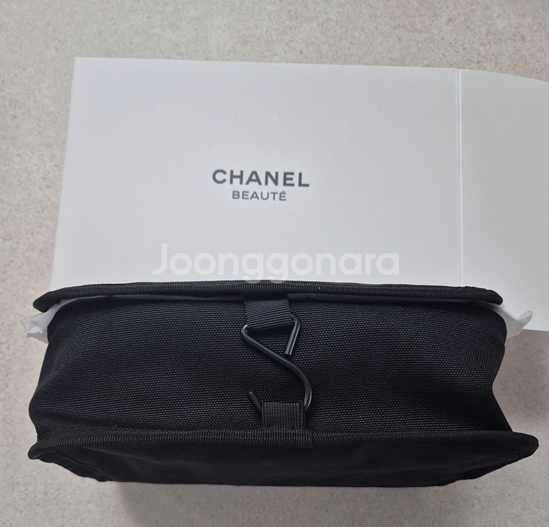 샤넬 뷰티 블랙 파우치--1