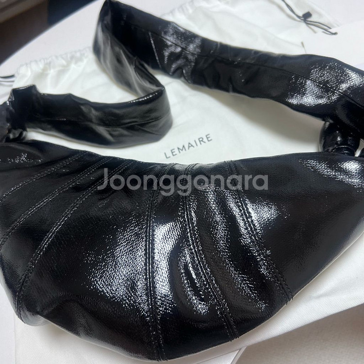 르메르 스몰 크루아상 백 코티드 코튼 블랙--0