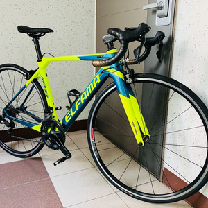 엘파마 레이다. R7000급 카본로드.
