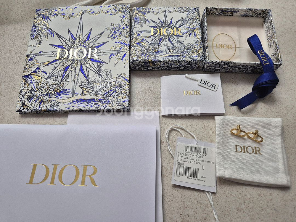 디올 쁘띠 CD 스터드 귀걸이--0