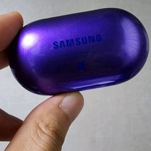 버즈 플러스 BTS 에디션 충전기 본체 판매합니다