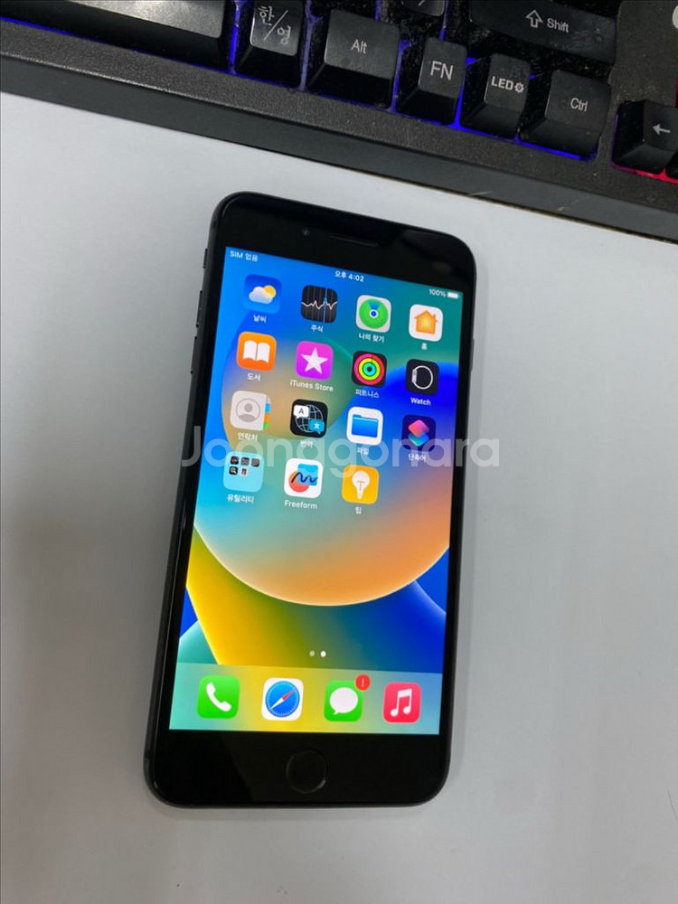 아이폰8플러스 스그 액정SS급 64GB 배터리98%--2