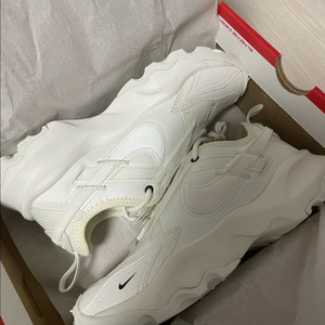 (새상품) 230 나이키 TC 7900 서밋 화이트