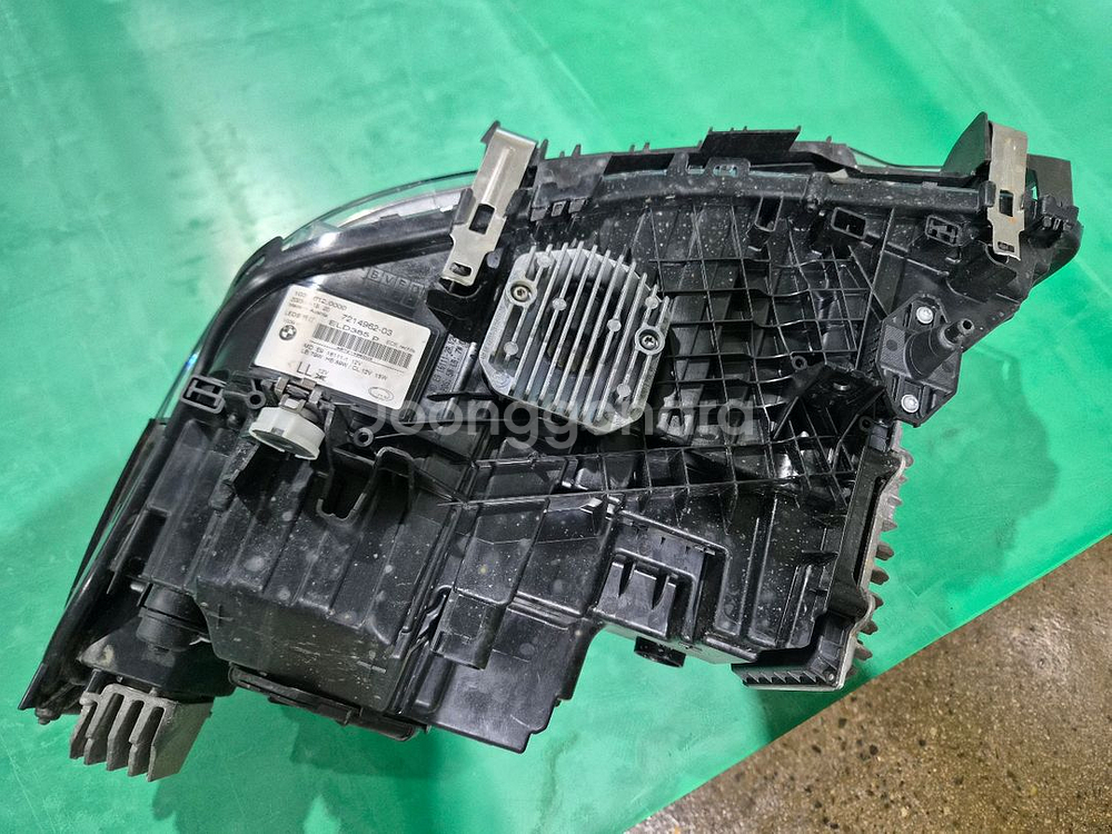 BMW G30 어댑티브 라이트(모듈포함) 조수석 팝니다--2