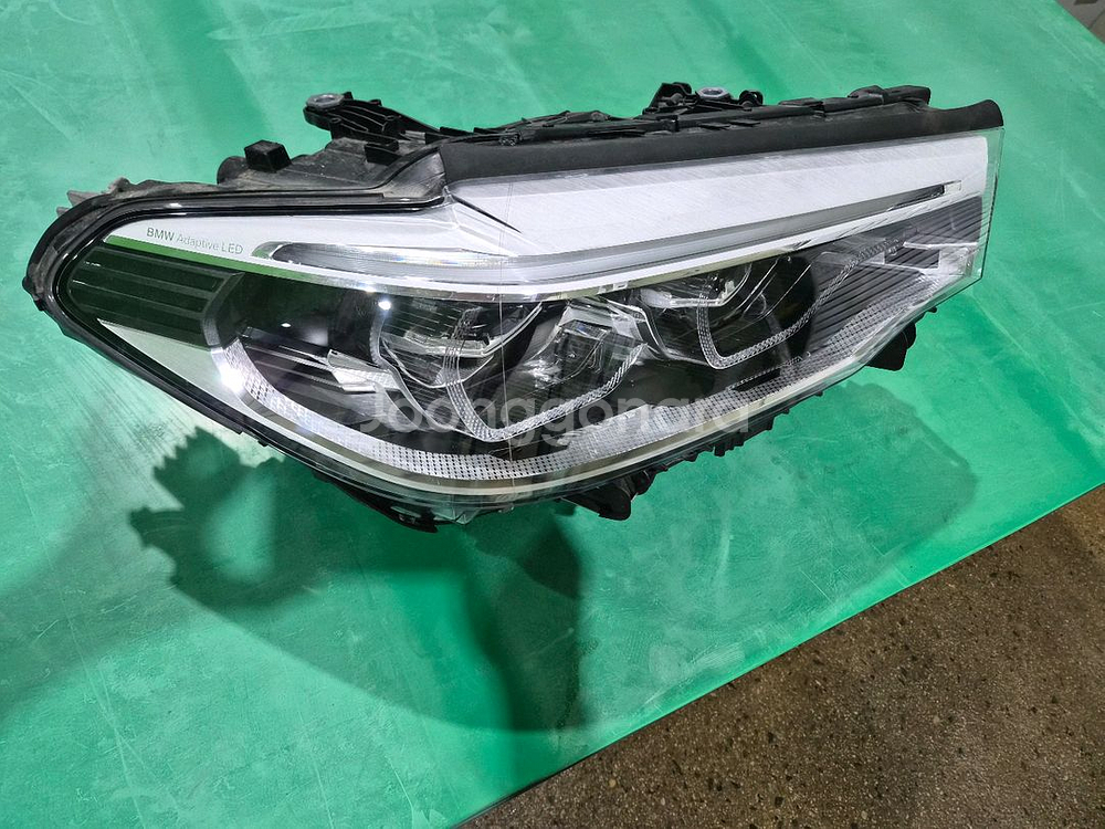 BMW G30 어댑티브 라이트(모듈포함) 조수석 팝니다--1