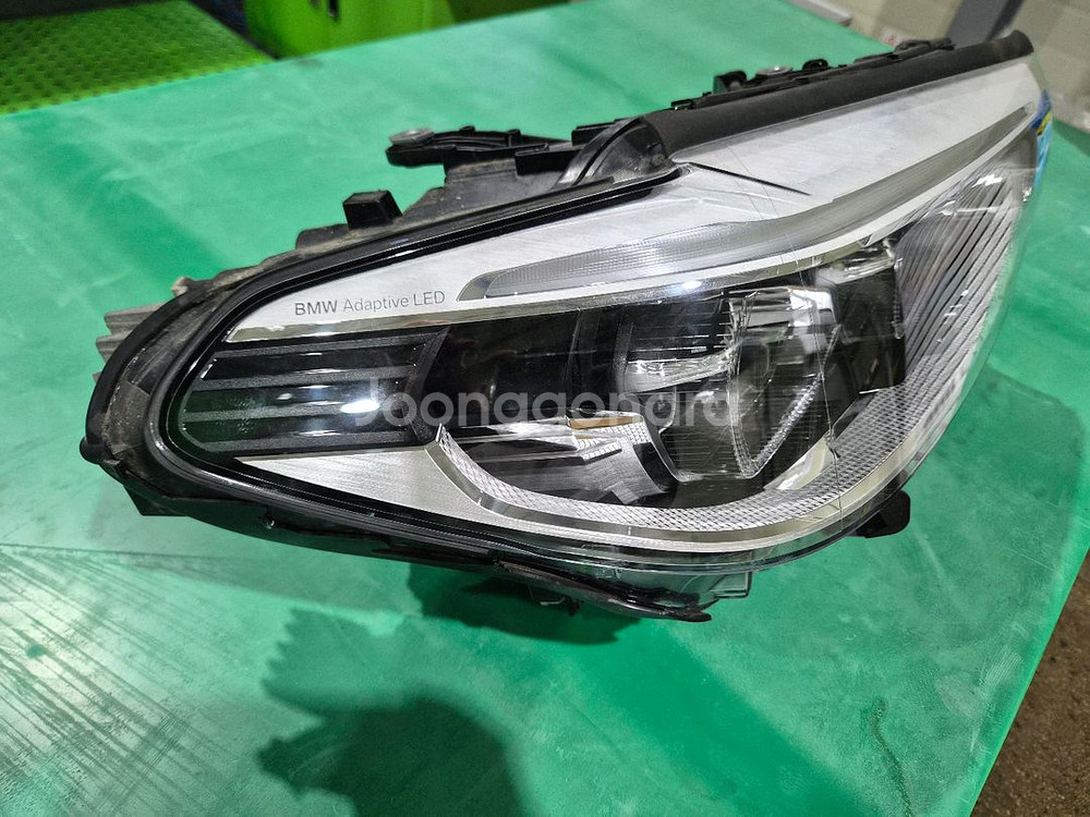 BMW G30 어댑티브 라이트(모듈포함) 조수석 팝니다--0