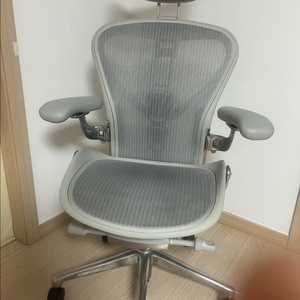 허먼밀러 에어론 미네랄 풀체어 CD B사이즈 판매합니다
