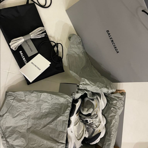 발렌시아가 카고 운동화 38사이즈