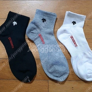 데상트 남성 중목양말