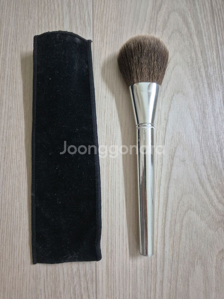 정품 디올 파우더 브러쉬--0