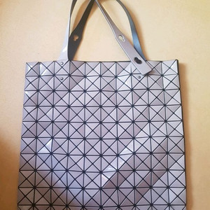 바오바오 Issey Miyake 프리즘 베이지 토트