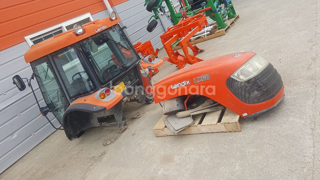 대동 LX60 트랙터 트랙트 트렉트 캐빈엔진카바 팝니다--0