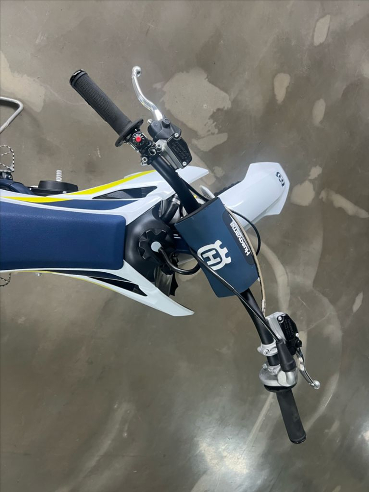 허스크바나 22년식 tc65 팝니다.--5