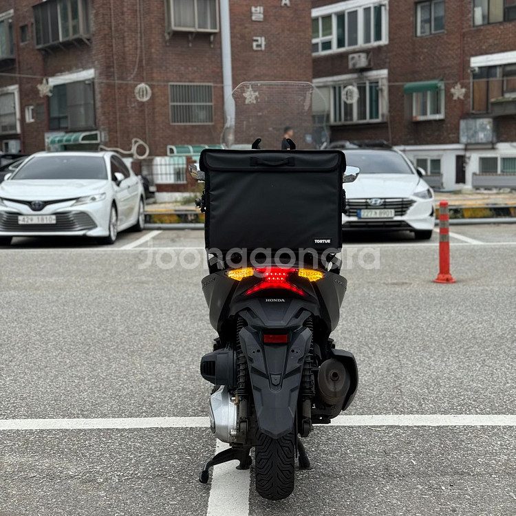 22년식 포르자350 6.3만km 깔끔한차량 판매합니다--6
