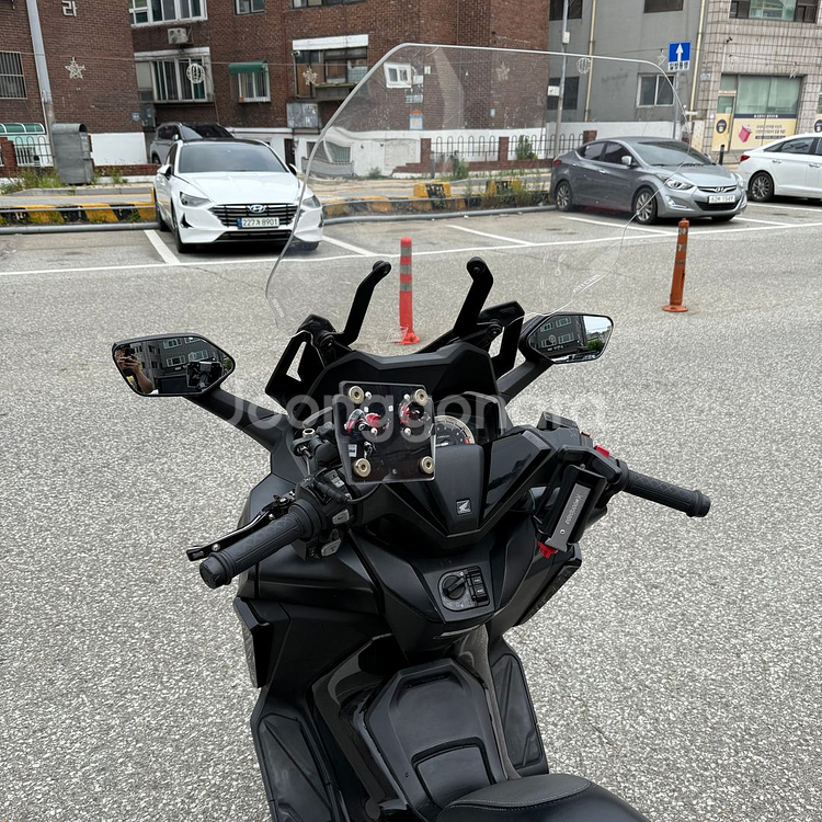 22년식 포르자350 6.3만km 깔끔한차량 판매합니다--8