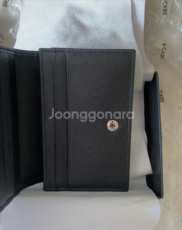 (새상품)프라다 사피아노 똑딱이 지갑 블랙 풀구성--3
