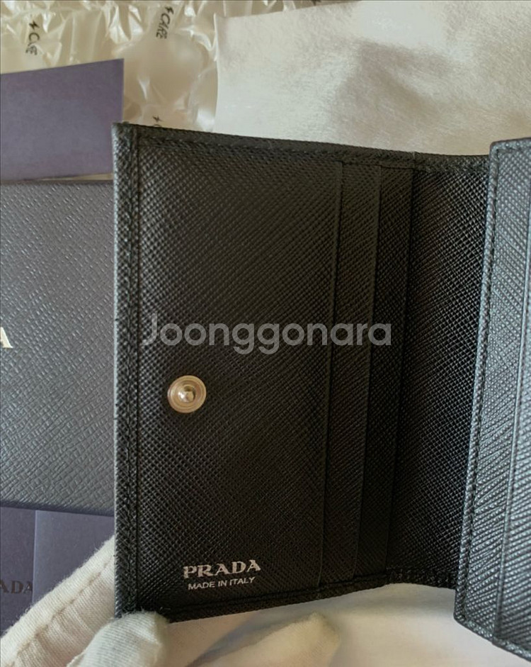 (새상품)프라다 사피아노 똑딱이 지갑 블랙 풀구성--2
