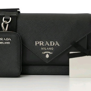 프라다 사피아노엔벨로프 크로스백 팝니다.