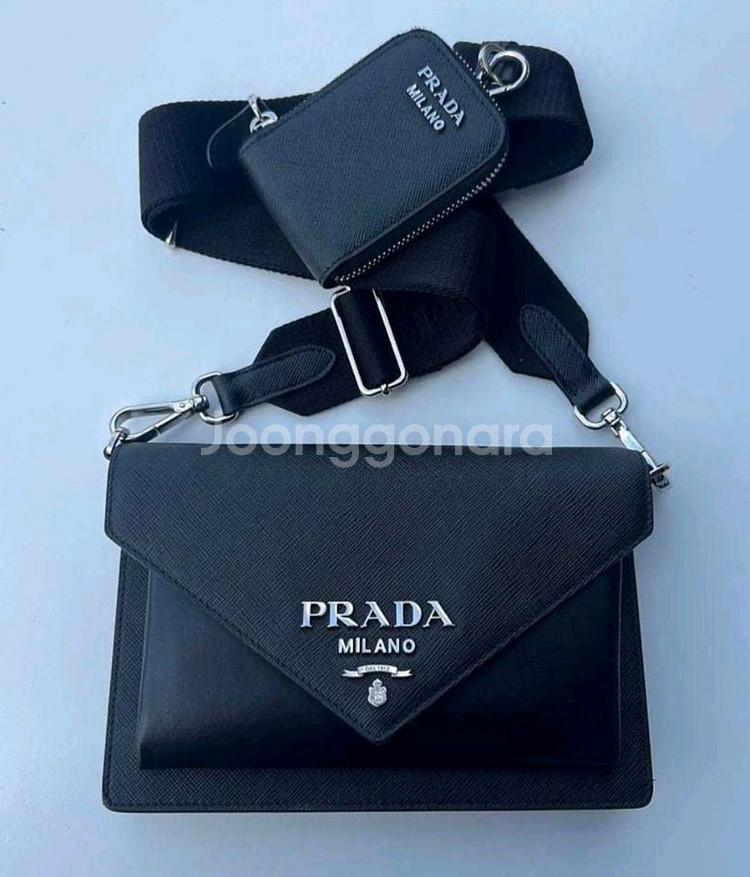 프라다 사피아노엔벨로프 크로스백 팝니다.--3