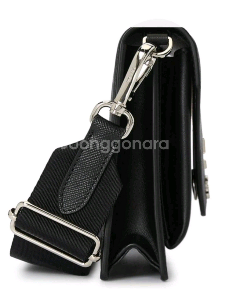 프라다 사피아노엔벨로프 크로스백 팝니다.--2