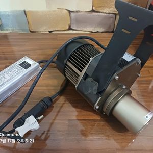 갤럭시 퀄리티머 3 LED 조명. 로고 조명 .빔 조명