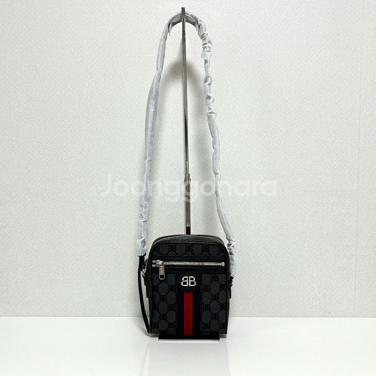 구찌 x 발렌시아가 해커 메신저백--1