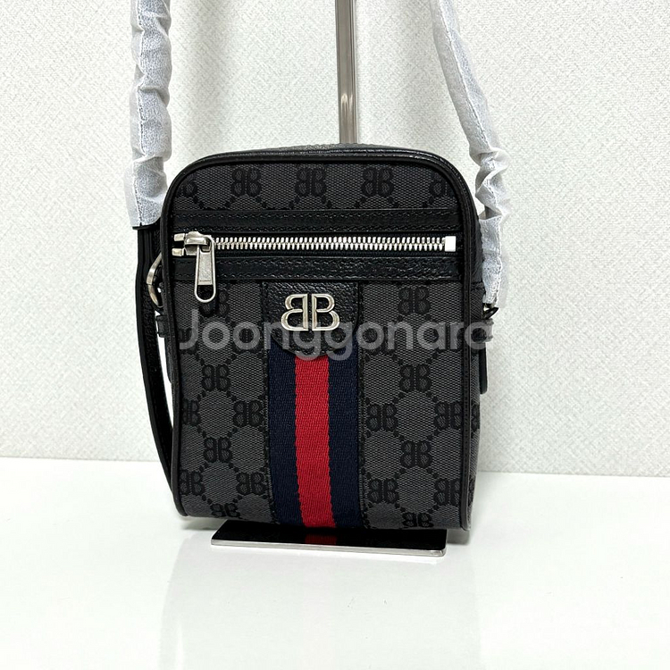 구찌 x 발렌시아가 해커 메신저백--2