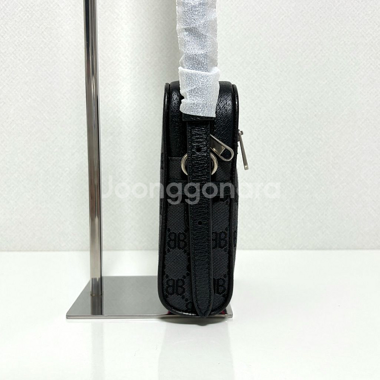 구찌 x 발렌시아가 해커 메신저백--4