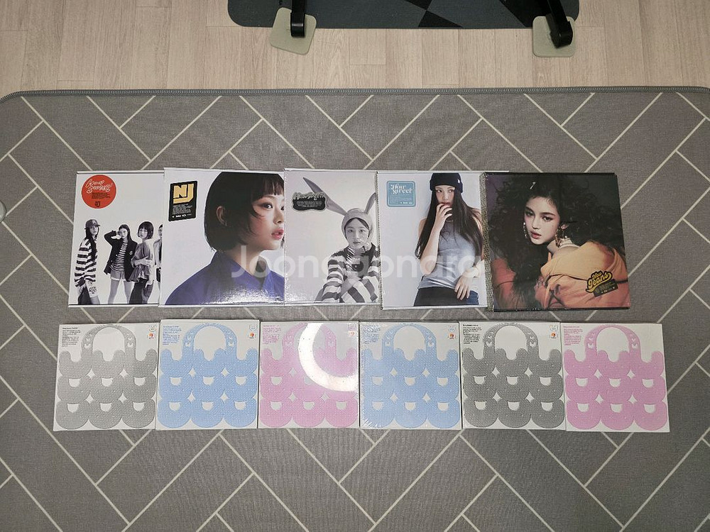 뉴진스 앨범, 굿즈--0