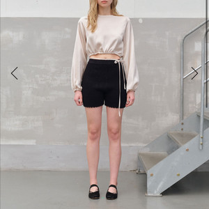 (택달린 새상품) 릴리코츠 시몬 블라우스 베이지