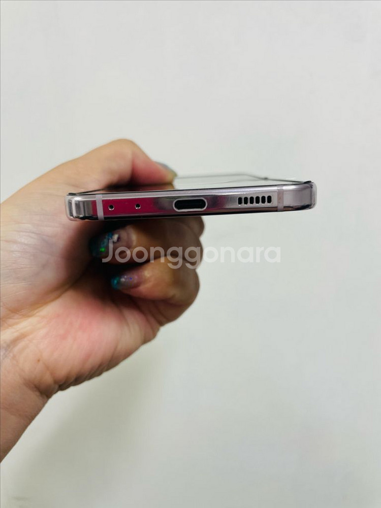 갤럭시 Z플립5 라벤더 256기가 A급 판매합니다.--4