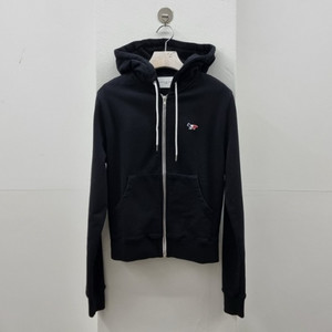 MAISON KITSUNE 메종키츠네