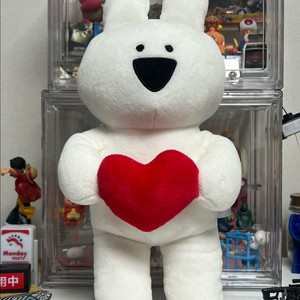 오버액션토끼 인형