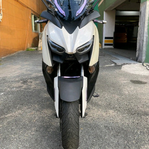 XMAX300 22년식