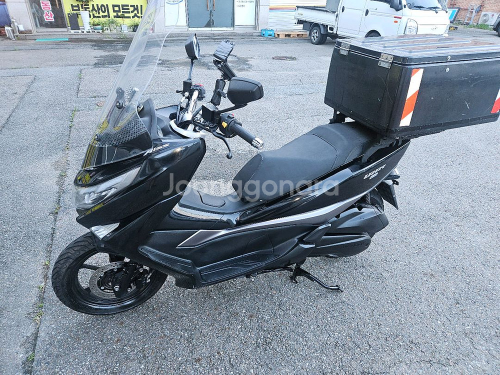 23년식 uhr 125cc 오토바이파라요~~--1