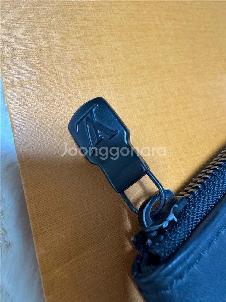 루이비통 쉐도우 클러치 GM--4