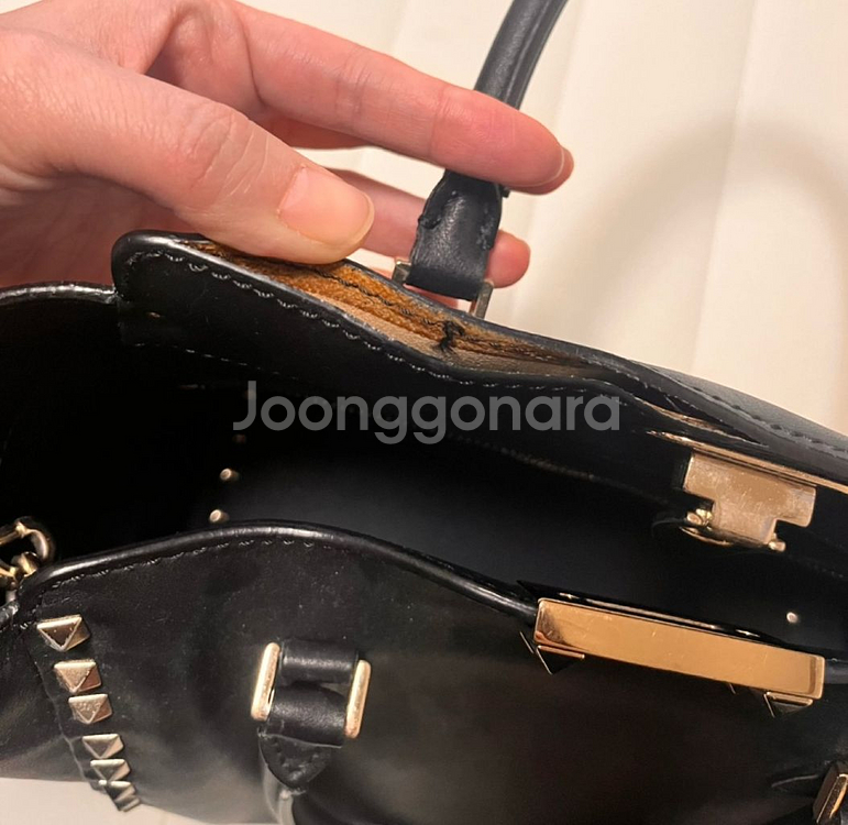 정품 발렌티노 락스터드백 20만 급처--1