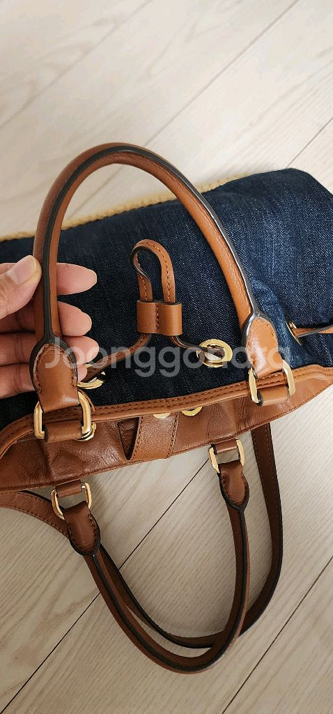 마이클코어스 숄더백 (바닥 징 한개 빠짐.수선요망)--6