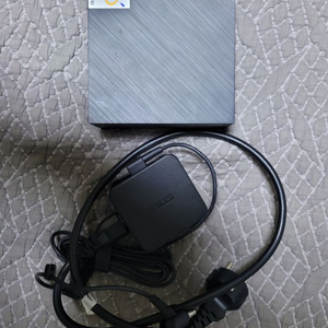 ASUS PN40 미니 PC입니다