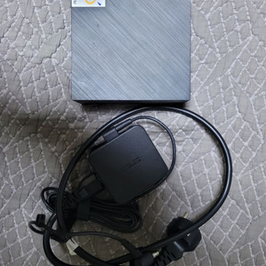 ASUS PN40 미니 PC입니다