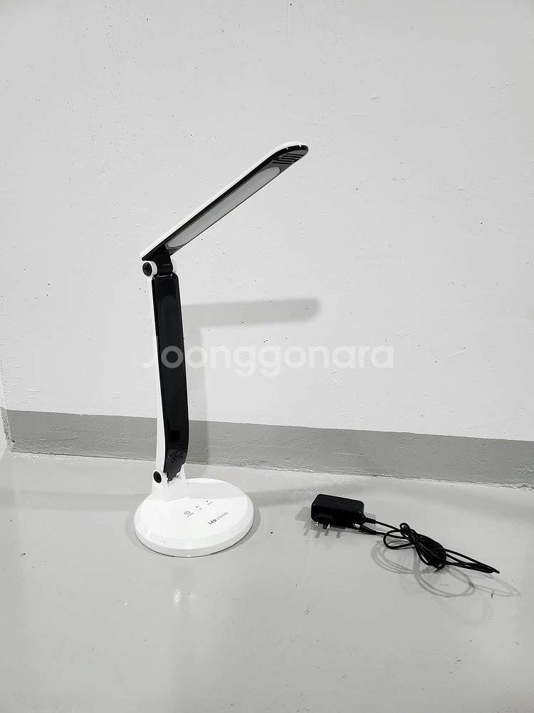 탁상용 LED 스탠드팝니다.(1.5만원)--0